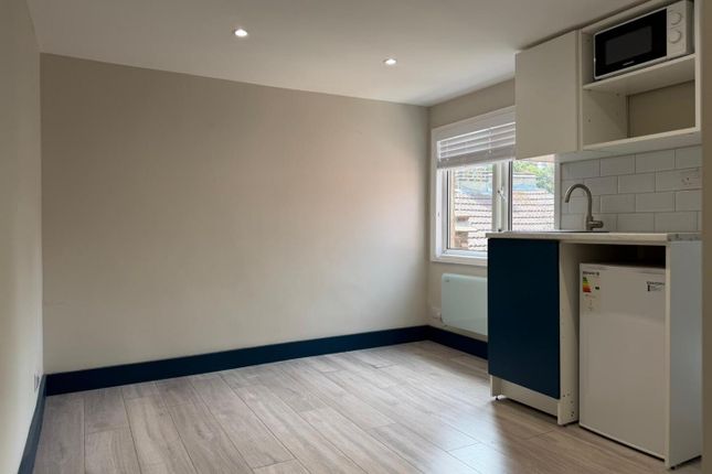 Flat 7, 22 Verdant Lane, London photo 5