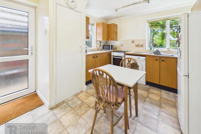 72, Arden Road, Crawley photo 4