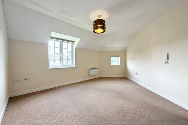 11, Empire Court, Brighouse photo 2