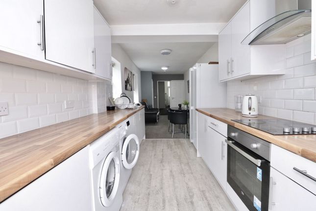 Room 2, 56 St Georges Road, Hull photo 4