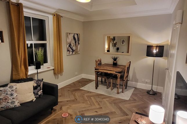Apartment  Westbury Gardens, A Spen Lane, Leeds photo 2