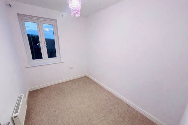 120, Milton Keynes photo 5