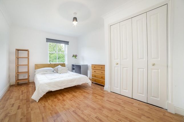 Flat 40,, Bentham House, Falmouth Road photo 4