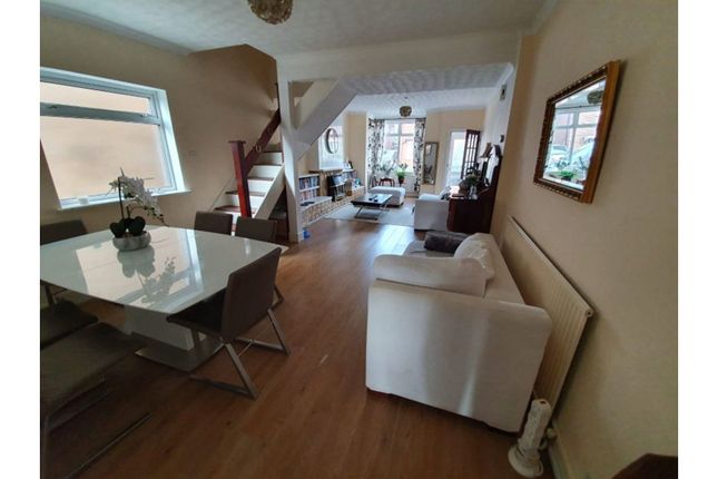 88, Park Avenue, Egham photo 3