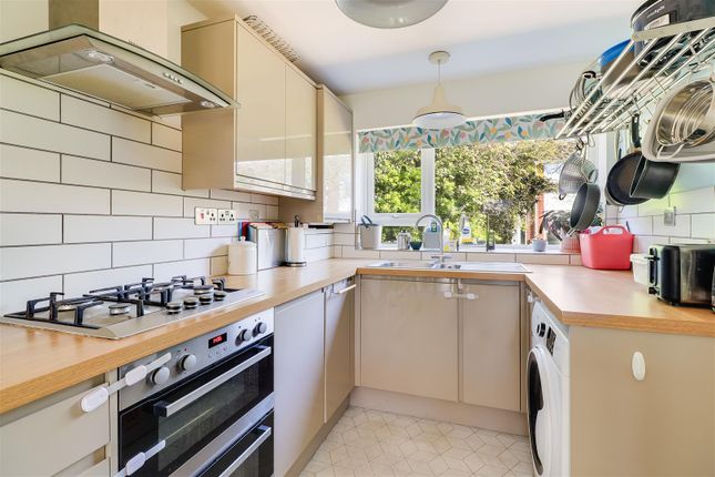 13, Gainsborough Close, Cambridge photo 3