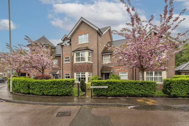 Thumbnail Flat for sale in Southdown Road, Harpenden