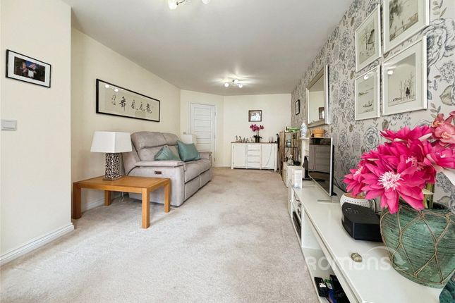 Flat 19, Stokes Lodge, 3, Park Lane, Surrey photo 4