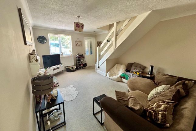 29, Chives Way, Swindon photo 2