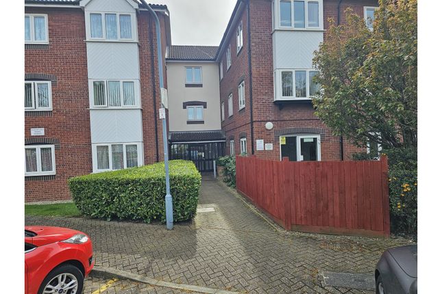 Thumbnail Flat for sale in Cunningham Close, Romford
