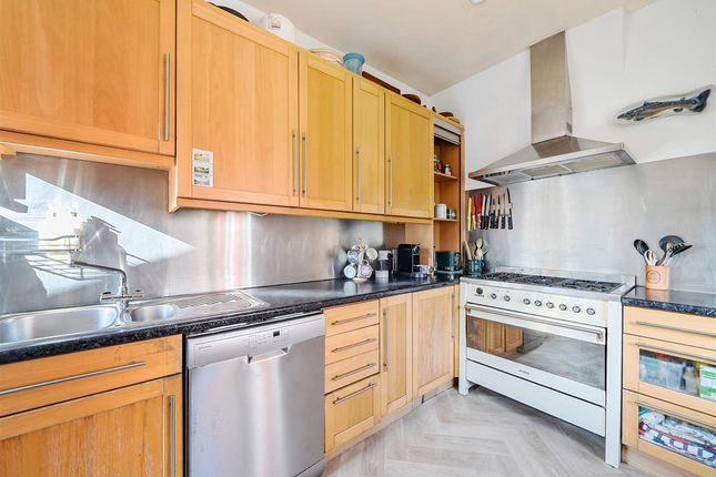 6, Hoveden Road, London photo 4