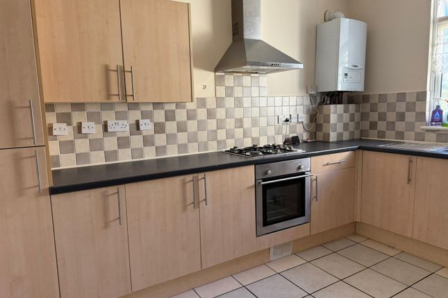 Two Bedroom First Floor Flat Top Of The Shop - High Road Ilford