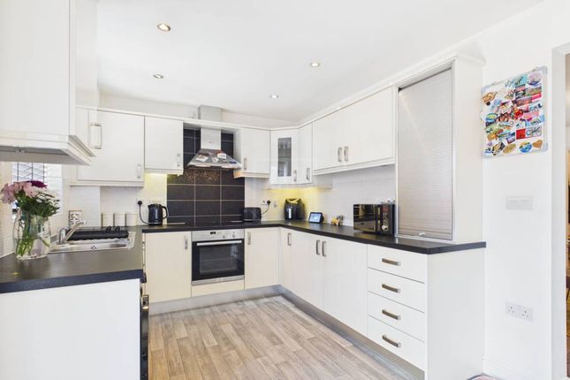 4 Rennie Drive, Warrington photo 4