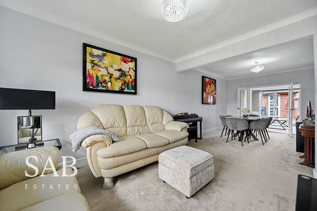 19 Woodstock Avenue, Southall photo 2