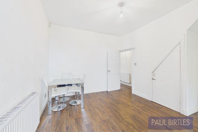 15, Carisbrook Avenue, Trafford photo 3
