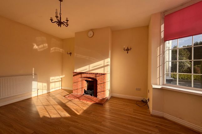 3-bed house on 425, Walsall, £1,200/mo