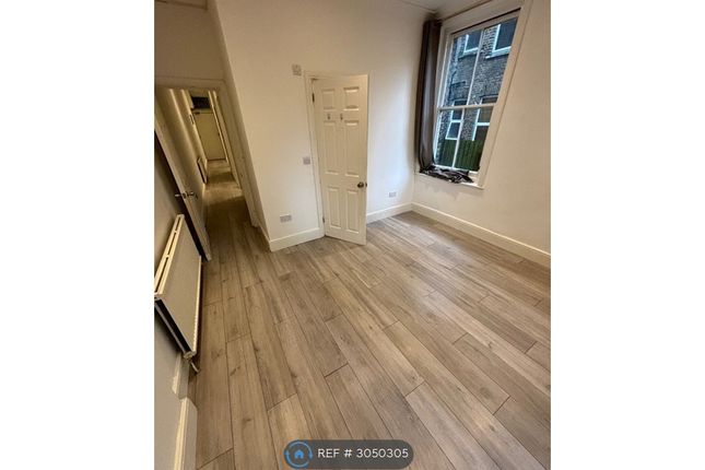 A, Wolverton Mansions Uxbridge Road, London photo 4