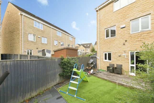 34, Hanby Close, Huddersfield photo 4