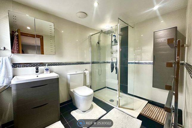 Master Bedroom Ensuite (2F)