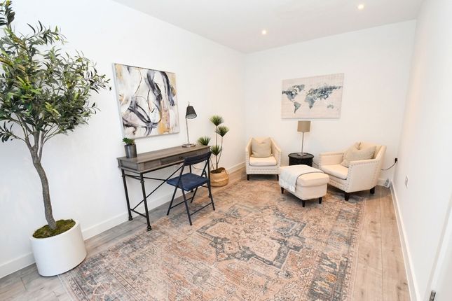 82 Shergar Way, Salford photo 4