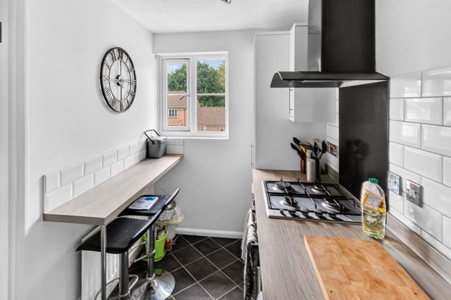 53 Horndean Road, Bracknell photo 3