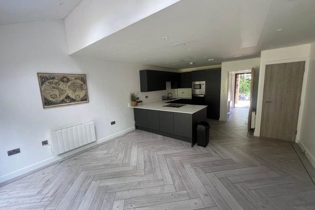 06 Cliff Oaks, Leeds, Leeds photo 2