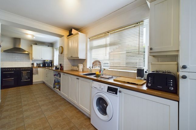 End terrace house for sale in Leighton Road, Benfleet