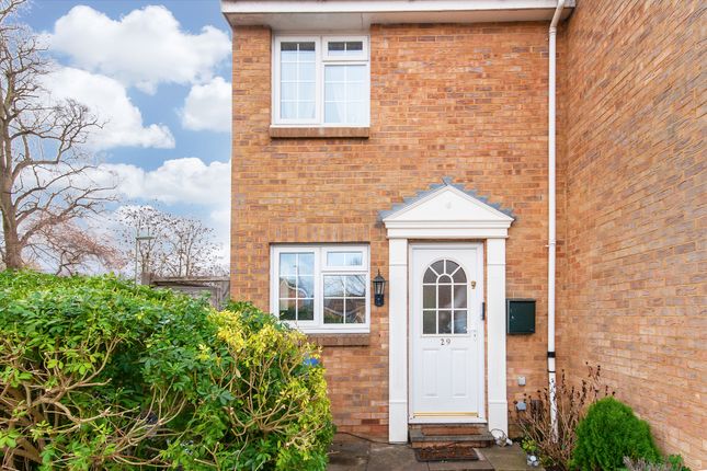 29, Finnart Close, Weybridge photo 2