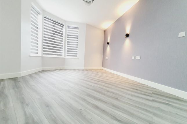 Flat to rent in Aster Court, Woodcote Road, Wallington
