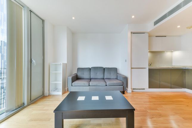 Flat to rent in Landmark West Tower, Canary Wharf