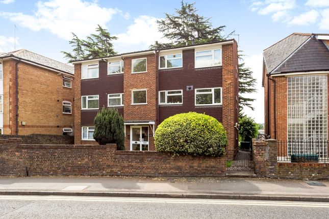 Thumbnail Flat to rent in Rectory Road, Rickmansworth