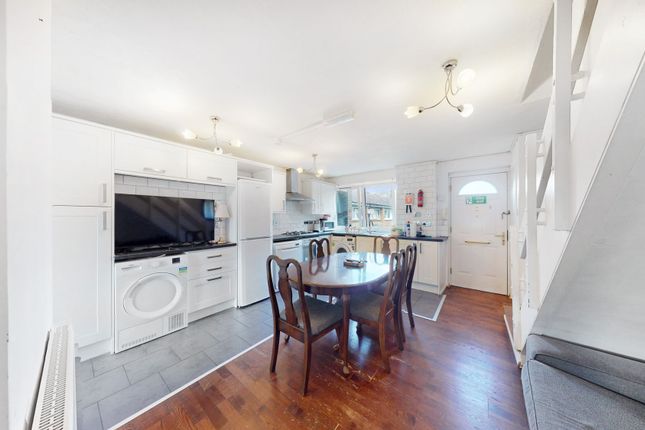 82 Crefeld Close, London photo 3