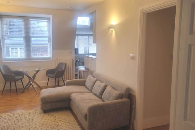 Flat to rent in Garrick House, Carrington Street