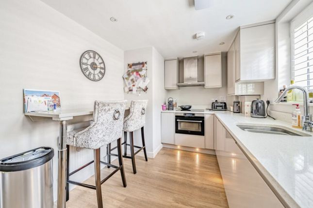 19 Lennox House, Ray Park Avenue, Maidenhead photo 3