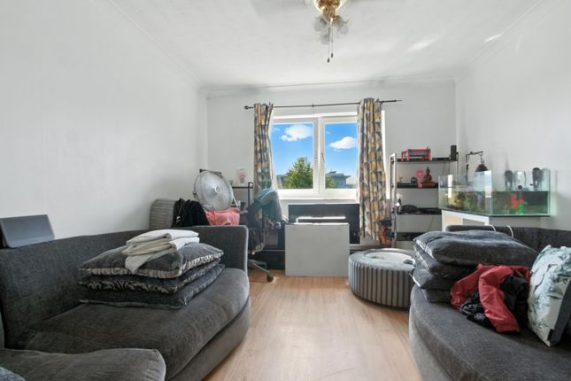 27 Bridge Court, Bridge Road, Grays photo 3
