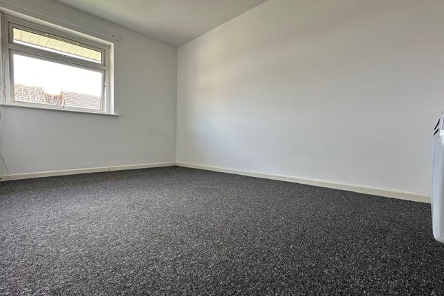 Flat to rent in Wesley Drive, Weston-Super-Mare