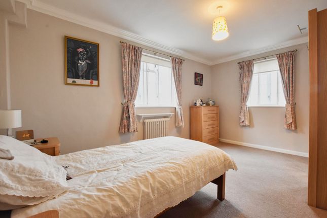 Flat for sale in Stoneygate Court, Stoneygate, Leicester