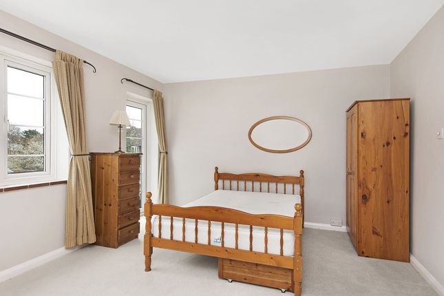 Richmond Road, RAYNES PARK photo 5