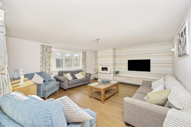 8, Courtlands Close, Goring By Sea photo 3