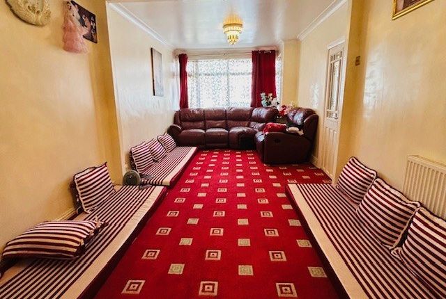 44 Fairholme Crescent, Hayes photo 4