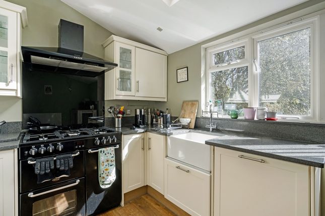 Flat to rent in Stratheden Road, London