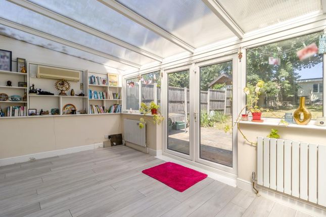 17, Lyndhurst Avenue, Pinner photo 3