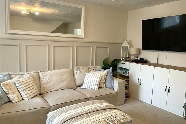 Camelia Close, Havant photo 2