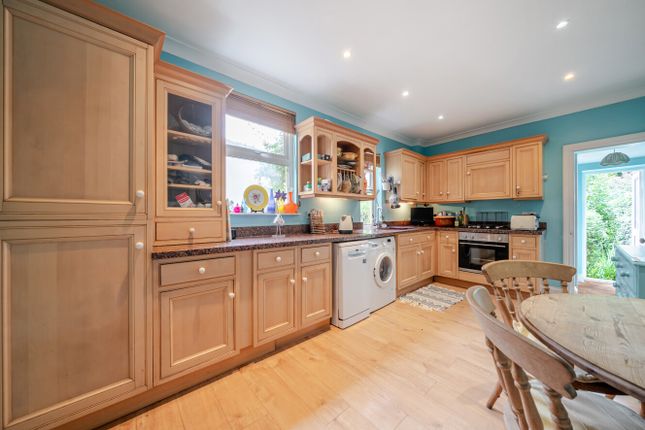 39, Chestnut Road, London photo 4