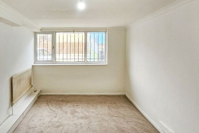 3 Clifford Road,, Canning Town, London photo 4