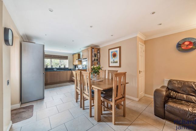 34, Hatch Road, Swindon photo 2