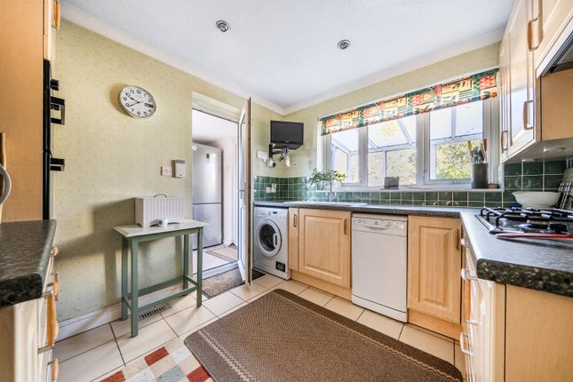 2, Whittington Place, Carterton photo 4