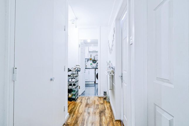 Flat 104, 30-40, Grafton Way, London photo 4