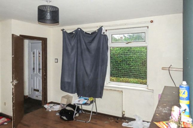 18, Benbow Avenue, Bradford photo 4