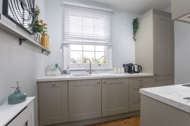 Flat 5, 11, Wellington Square, Cheltenham photo 2