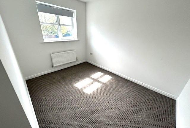 Town house to rent in Long Lane, Walton, Liverpool